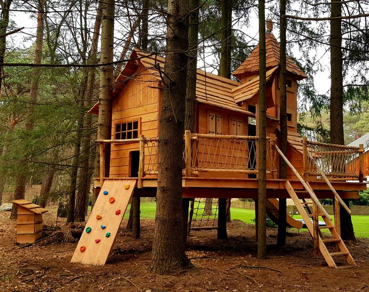 Het eindresultaat van een boomhut bouwen Het eindresultaat van een boomhut bouwen